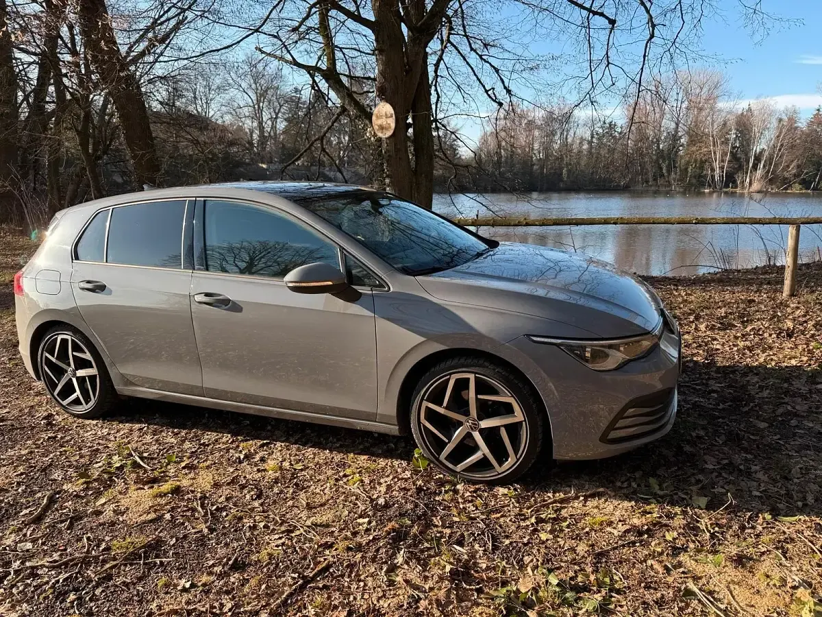 Gebraucht VW Golf VIII 150 PS (110 kW) 2021 Grau Kleinwagen