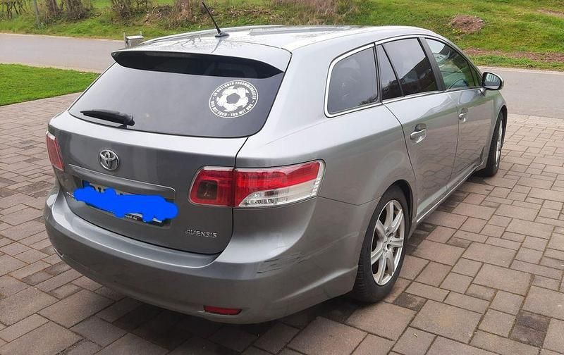 Gebraucht Toyota Avensis Executive 150 PS (110 kW) 2011 Silber Kombi