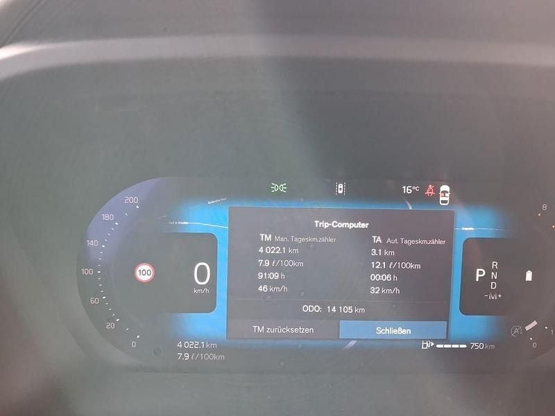 Gebraucht Volvo XC40 Core 163 PS (119 kW) 2024 Weiß SUV