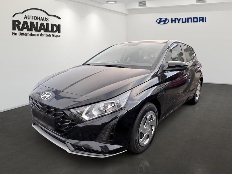 Neu Hyundai i20 Select 101 PS (74 kW) 2025 Schwarz Limousine