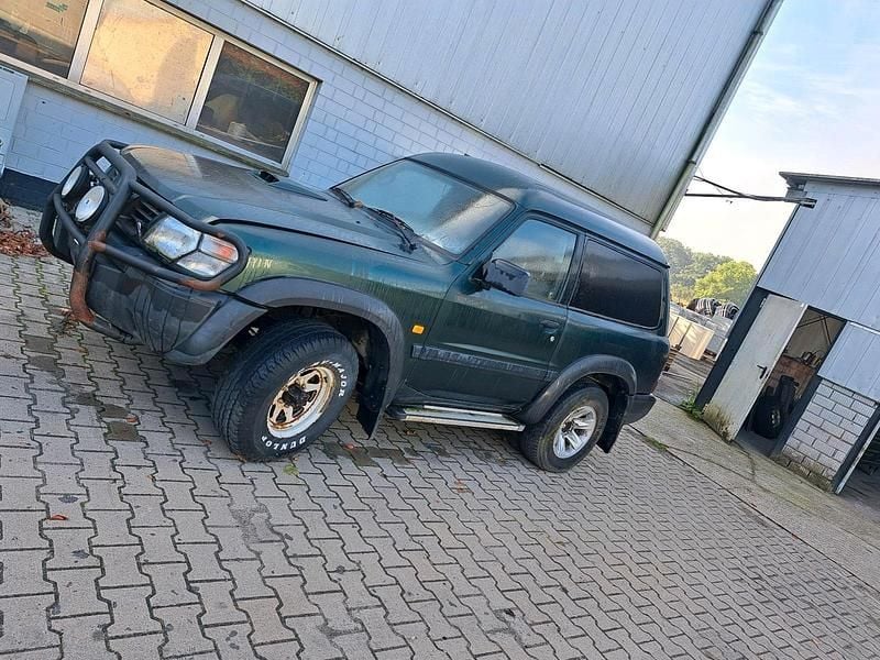 Grün Gebraucht 2025 Nissan Patrol SUV | 6.999 € - Bild 1/4