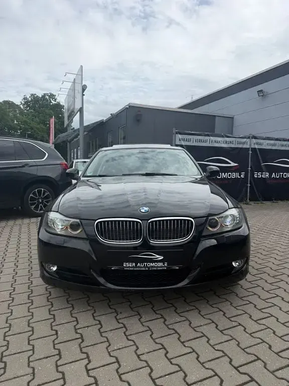 Gebraucht BMW 325 218 PS (160 kW) 2011 Schwarz Limousine