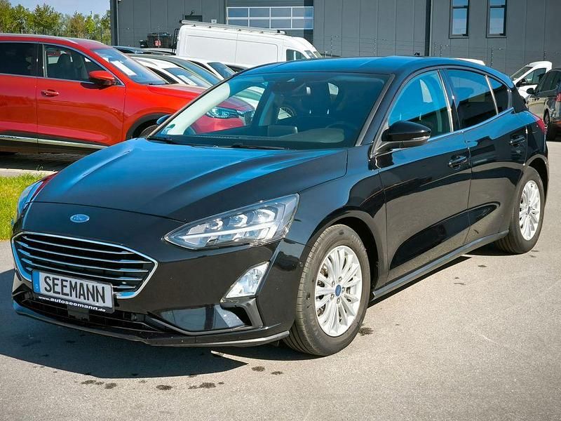 Usado Ford Focus Titanium 125 CV (91 kW) 2021 Negro Berlina
