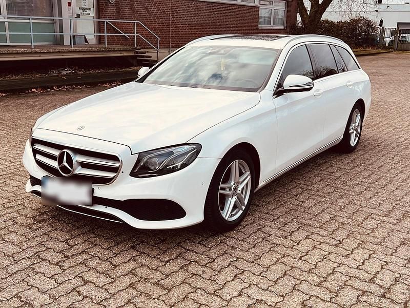 Gebraucht Mercedes E220 194 PS (142 kW) 2017 Weiß Kombi