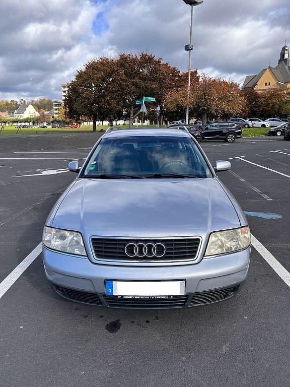 Silber Gebraucht 1998 Audi A6 Kombi | 2.000 € (Fairer Preis) - Bild 1/4