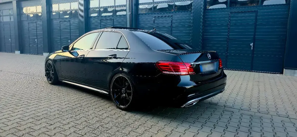 Gebraucht Mercedes E250 AMG line 204 PS (150 kW) 2014 Schwarz Limousine