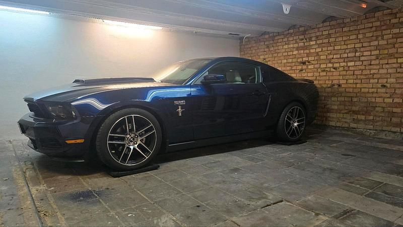 Second-hand Ford Mustang 330 CP (242 kW) 2010 Albastru Coupe