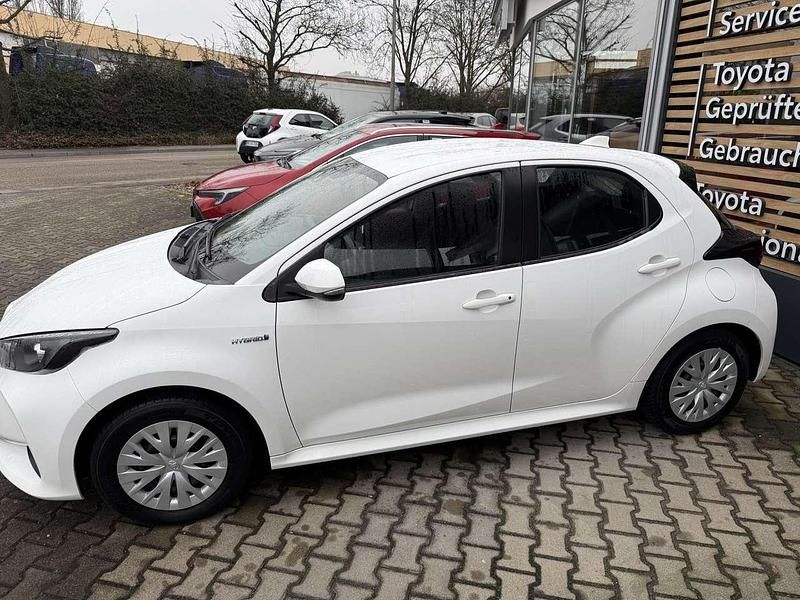 Gebraucht Toyota Yaris Hybrid Comfort 116 PS (85 kW) 2020 Super white 2 Kleinwagen