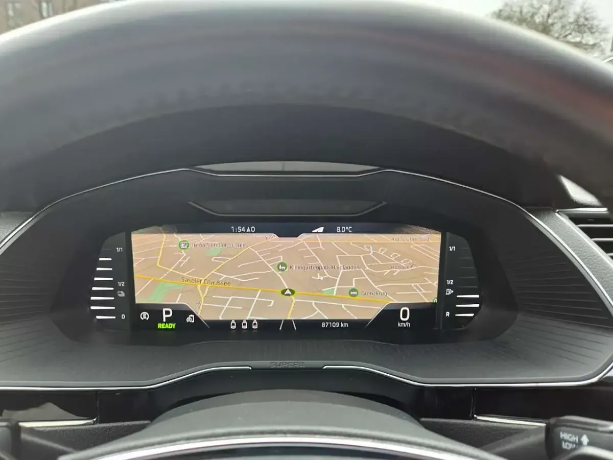 Gebraucht Skoda Superb LAURIN & KLEMENT 218 PS (160 kW) 2021 Weiß Kombi