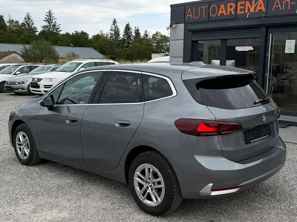 Gebraucht BMW 218 Active Tourer Luxury Line 136 PS (100 kW) 2024 Grau Van / Kleinbus