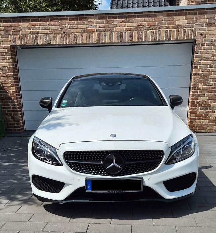 Weiß Gebraucht 2015 Mercedes C250 AMG line Coupé | 23.500 € (Etwas zu teuer) - Bild 1/4