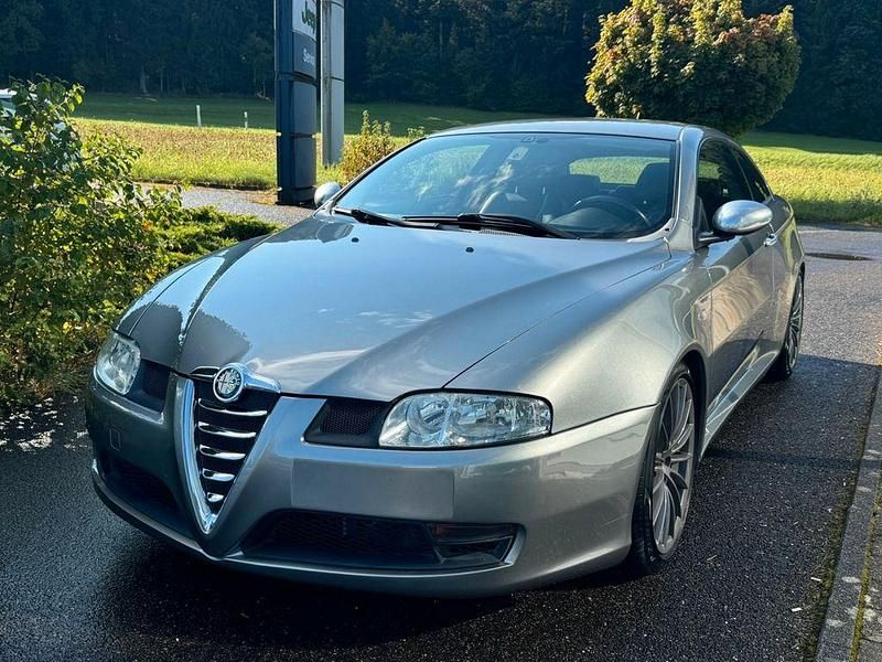 Grigio stromboli met. Gebraucht 2005 Alfa Romeo GT Distinctive Coupé | 23.990 € - Bild 1/4
