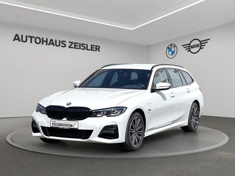 Alpinweiß uni Gebraucht 2022 BMW 330e M Sport Kombi | 36.970 € (Fairer Preis) - Bild 1/4
