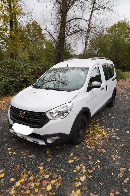 Weiß Gebraucht 2021 Dacia Dokker Stepway Van | 14.100 € - Bild 1/4