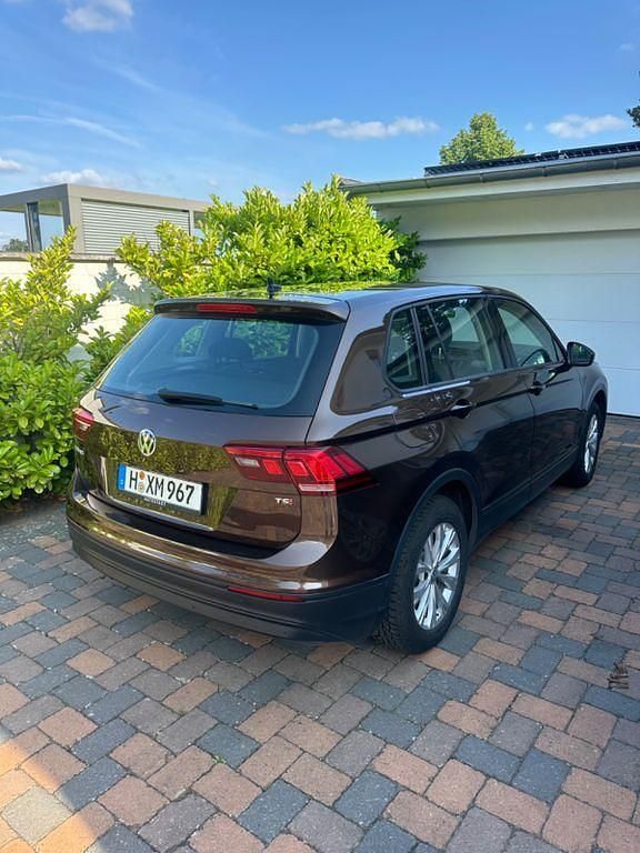 Braun Gebraucht 2017 VW Tiguan Trendline SUV | 16.500 € (Guter Preis) - Bild 1/4