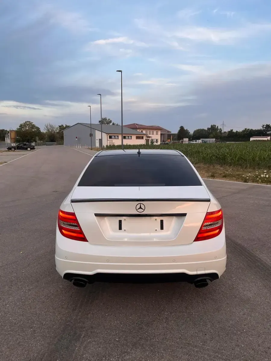 Gebraucht Mercedes C350 AMG 265 PS (194 kW) 2012 Weiß Limousine