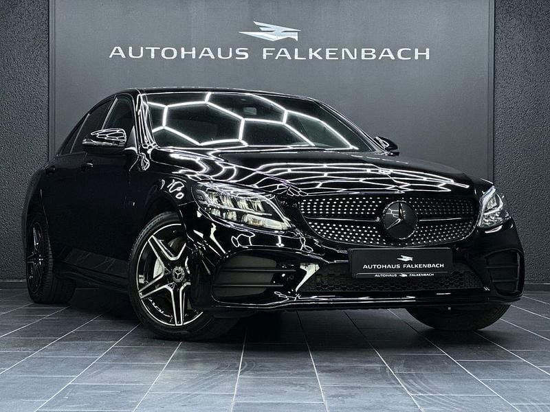 Schwarz Gebraucht 2021 Mercedes C300e AMG Limousine | 28.999 € (Etwas zu teuer) - Bild 1/4
