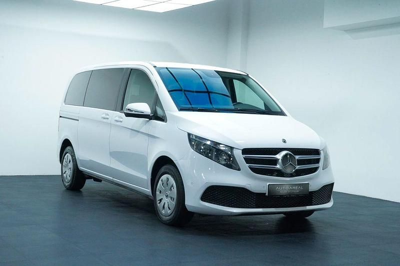 Gebraucht Mercedes V220 163 PS (119 kW) 2022 Weiß Van / Kleinbus