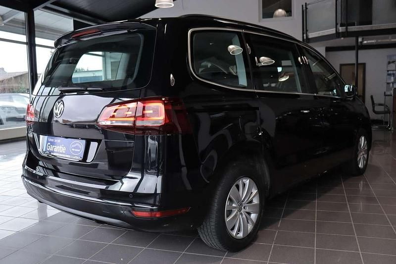 Gebraucht VW Sharan Comfortline 150 PS (110 kW) 2021 Schwarz Van / Kleinbus