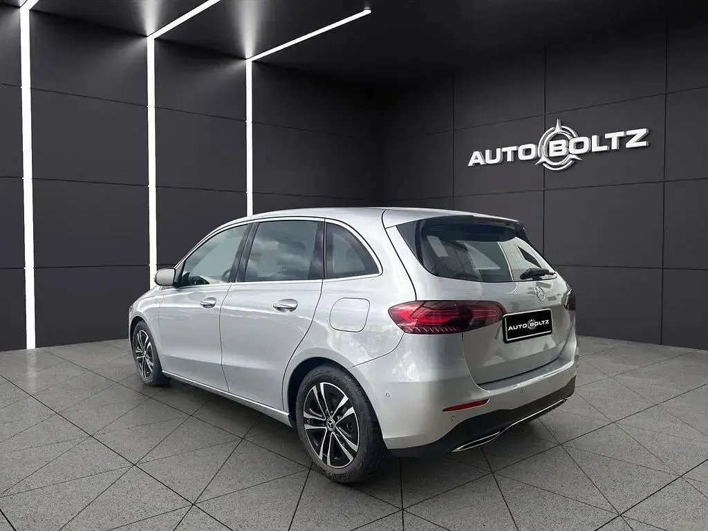 Gebraucht Mercedes B200 163 PS (119 kW) 2024 Hightechsilber Kleinwagen