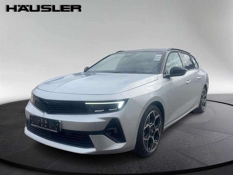 Kristall silber (metallic) Gebraucht 2024 Opel Astra Ultimate Kombi | 31.775 € (Teuer) - Bild 1/4