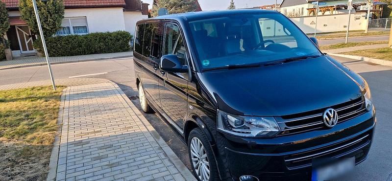 Gebraucht VW Multivan Highline 179 PS (131 kW) 2024 Schwarz Van