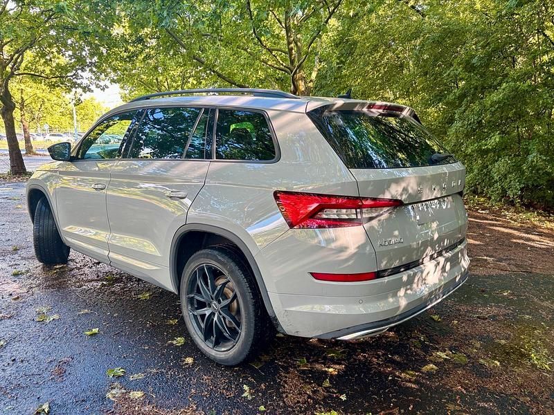 Grau Gebraucht 2019 Skoda Kodiaq SportLine SUV | 31.000 € (Etwas zu teuer) - Bild 1/4
