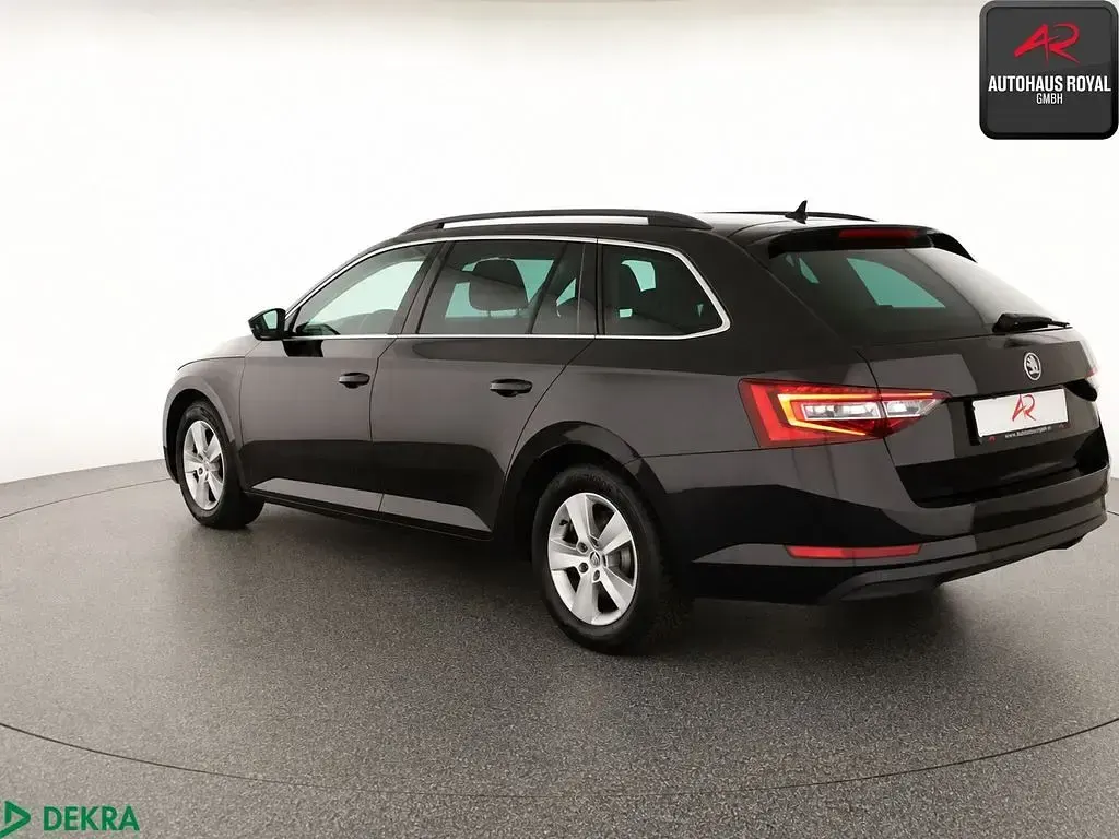 Gebraucht Skoda Superb 150 PS (110 kW) 2016 Schwarzmagic perleffekt Kombi