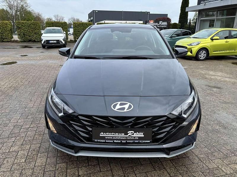 Neu Hyundai i20 90 PS (66 kW) 2026 Aurora grey Kleinwagen