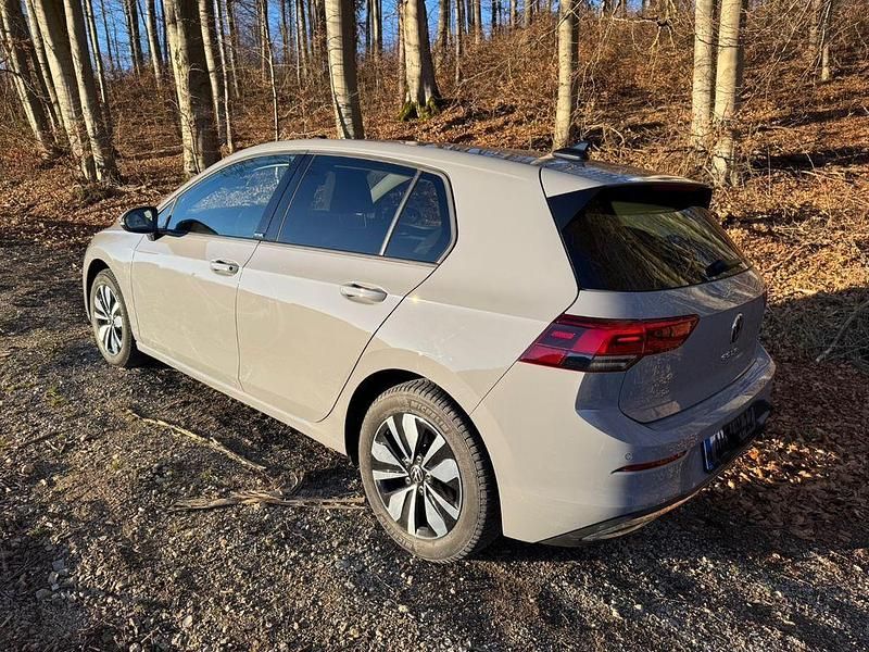 Gebraucht VW Golf VIII Move 150 PS (110 kW) 2023 Grau Limousine