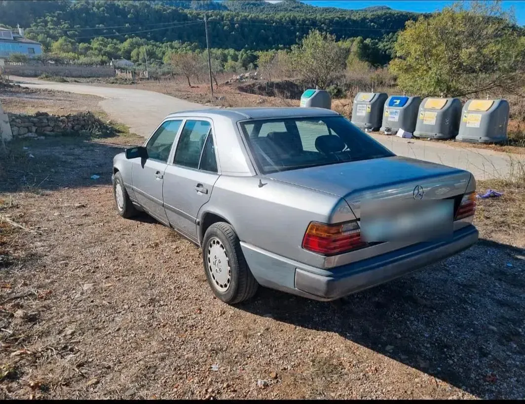 Gebraucht Mercedes E300 1986 Grau Limousine