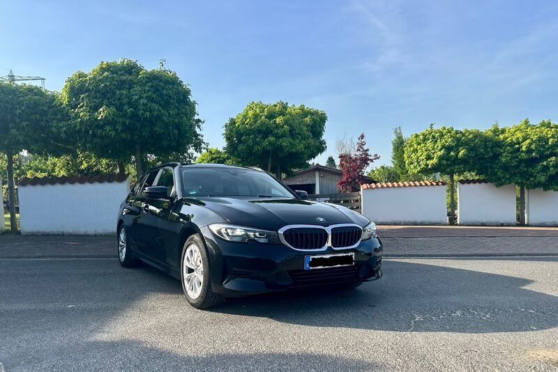 Schwarz Gebraucht 2020 BMW 318 M Sport Kombi | 19.666 € (Fairer Preis) - Bild 1/4