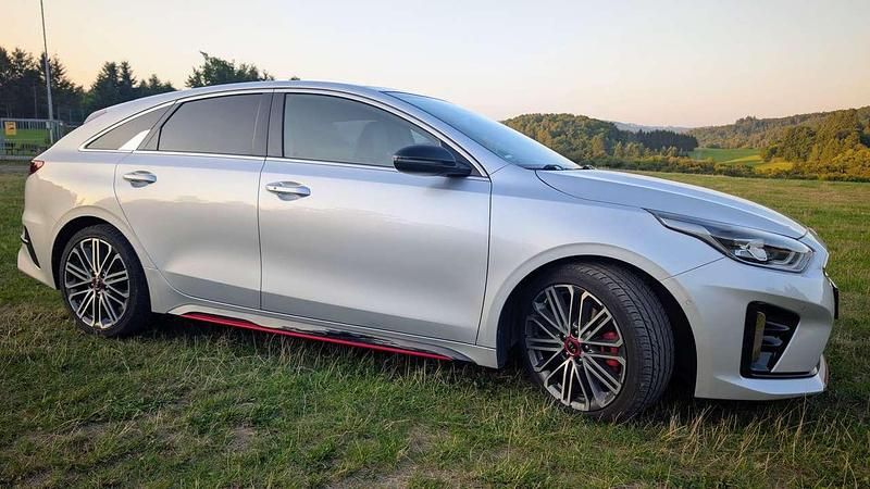 Silber Gebraucht 2021 Kia ProCeed Kleinwagen | 22.750 € (Fairer Preis) - Bild 1/4