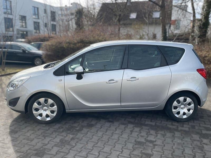 Gebraucht Opel Meriva Design Edition 101 PS (74 kW) 2012 Silber Van / Kleinbus