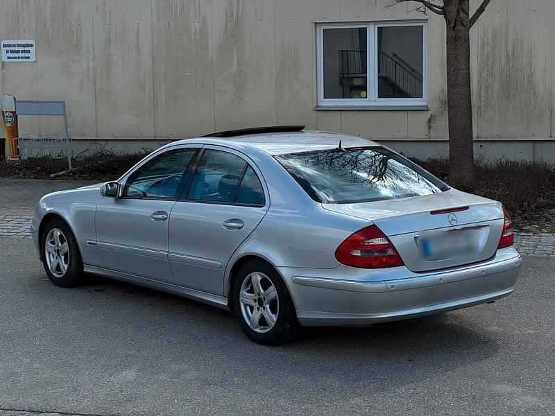 Gebraucht Mercedes E270 177 PS (130 kW) 2002 Silber Limousine