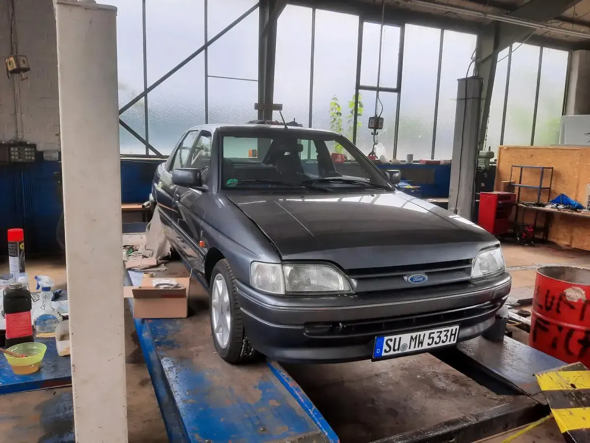 Gebraucht Ford Escort 72 PS (52 kW) 1992 Grau Limousine