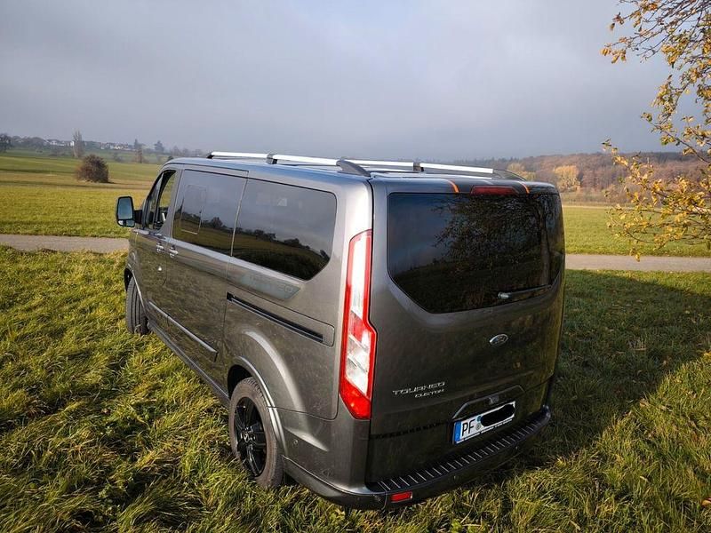 Gebraucht Ford Tourneo Titanium 185 PS (136 kW) 2021 Grau Van / Kleinbus