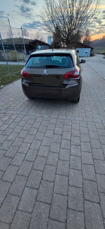 Gebraucht Peugeot 308 Active 120 PS (88 kW) 2015 Braun Limousine