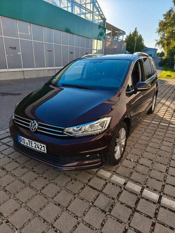 Rot Gebraucht 2017 VW Touran Highline Van / Kleinbus | 15.300 € (Guter Preis) - Bild 1/4