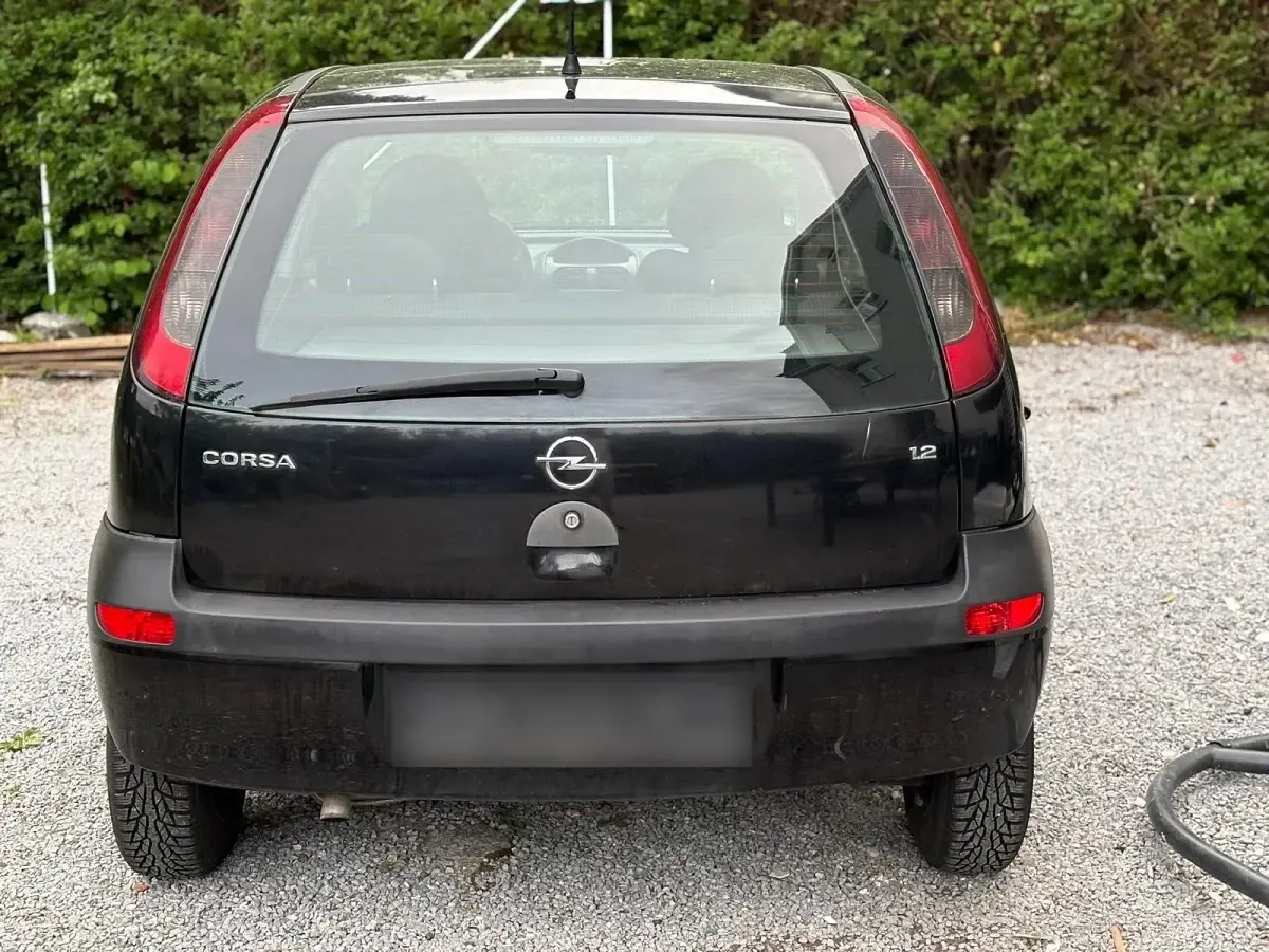 Second-hand Opel Corsa 77 CP (56 kW) 2003 Negru Hatchback