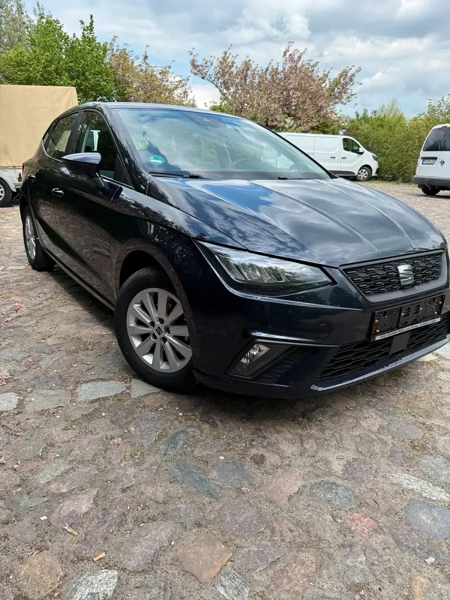 Używany Seat Ibiza 85 KM (62 kW) 2022 Niebieski Hatchback