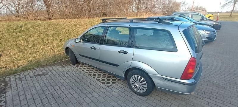 Gebraucht Ford Focus Trend 116 PS (85 kW) 2004 Silber Limousine