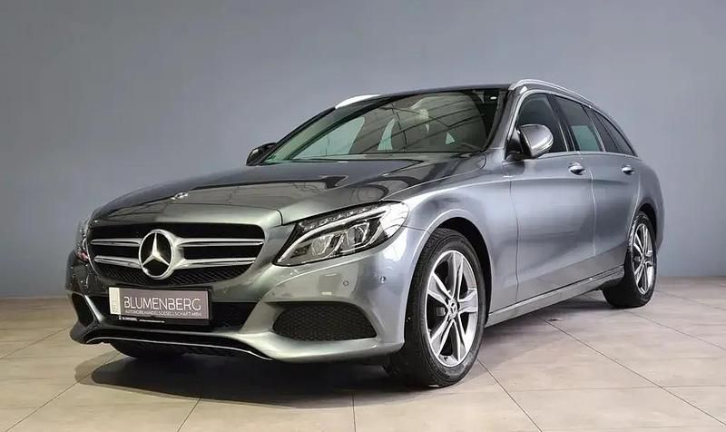 Selenitgrau metalliclack Gebraucht 2017 Mercedes C180 Kombi | 19.980 € - Bild 1/1