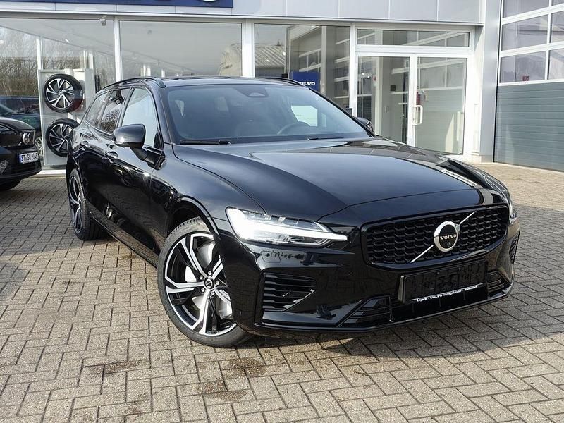Neu Volvo V60 Plus 398 PS (292 kW) 2026 Schwarz Kombi