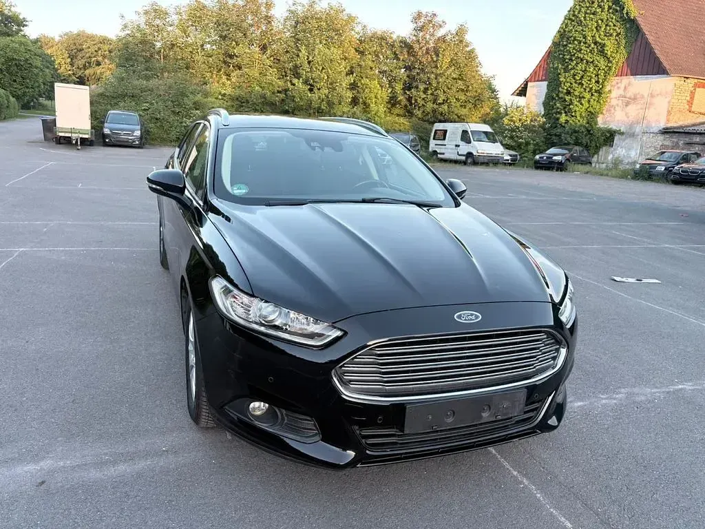 Gebraucht Ford Mondeo 160 PS (117 kW) 2018 Schwarz Limousine