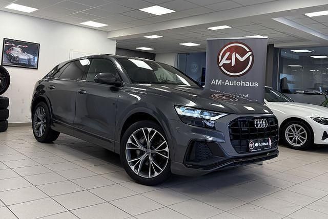 Grau Gebraucht 2020 Audi Q8 S-Line SUV | 56.299 € (Guter Preis) - Bild 1/4