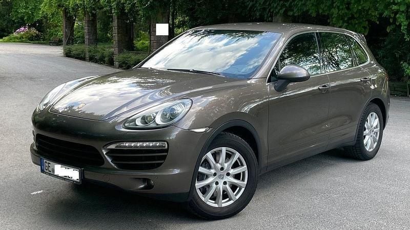 Braun Gebraucht 2012 Porsche Cayenne SUV | 13.980 € (Superpreis) - Bild 1/4