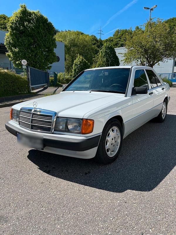 Weiß Gebraucht 1992 Mercedes 190 Limousine | 6.999 € - Bild 1/4