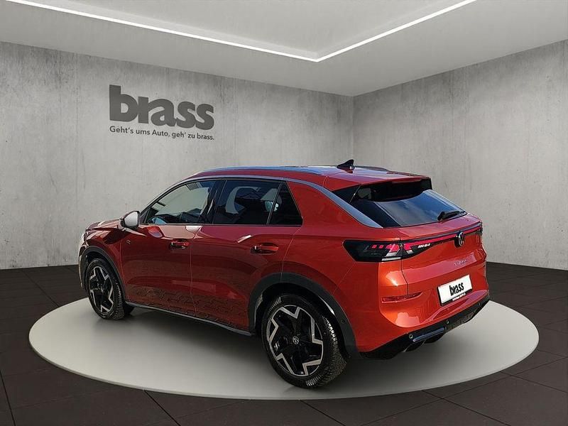 Neu VW T-Roc R-line 150 PS (110 kW) 2026 Flame red metallic SUV