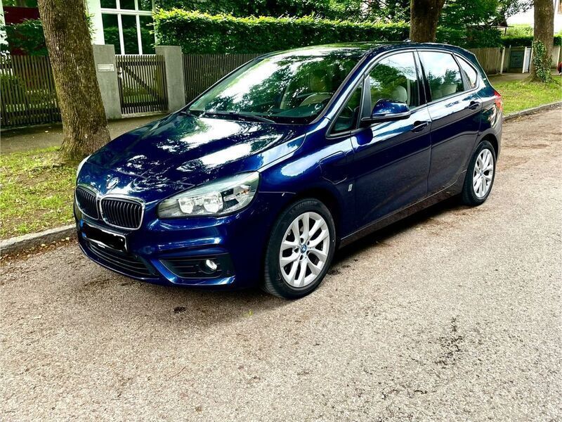 Blau Gebraucht 2016 BMW 225 Active Tourer iPerformance Van / Kleinbus | 9.900 € (Guter Preis) - Bild 1/4